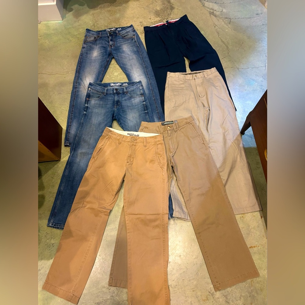 6 Pairs of 29x30 Pants- Wrangler Retro, Savane, Tommy Hilfiger, and Old Navy